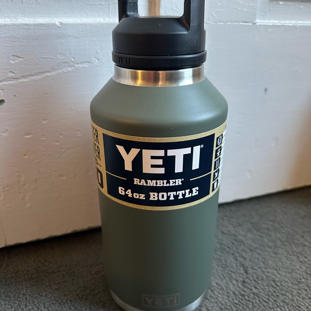 NWT Yeti Camp Green 64 oz Rambler